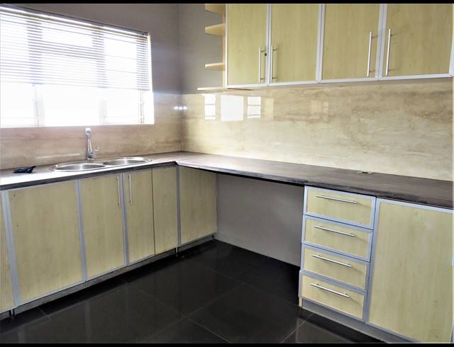 2 BEDROOM APARTMENT TO LET IN STRAND NORTH